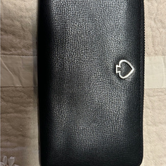 Like New Beautiful Kate Spade Wallet - Picture 2 of 8